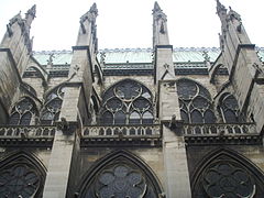 Vue latérale de la basilique.