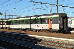 Voiture Corail de 2e classe en gare de Cerbère.