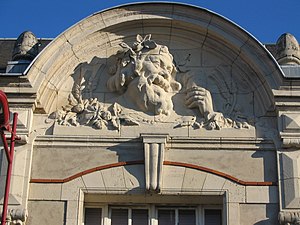 Gambrinus (1913), bas-relief sur le fronton du bâtiment administratif de la Brasserie de Champigneulles à Nancy (détruit en 2009).