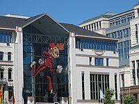 Seriefiguren Spirou på en husfasad i Bryssel.