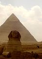 'A piramide 'e Chefren ncopp'ô sfunno d"a sfinge