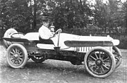 August Horch egyik automobiljában, 1908