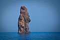 صخرة "لا كانا" قبالة ساحل فيليكودي.