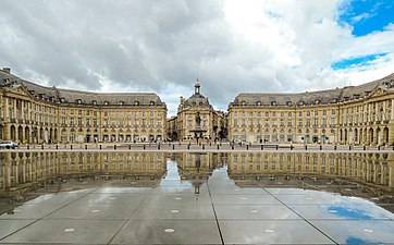 Place de la Bourse em Bordeaux por Ange-Jacques Gabriel (1730-1775)