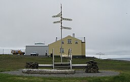 Skylten för norra polcirkeln på Grímsey.