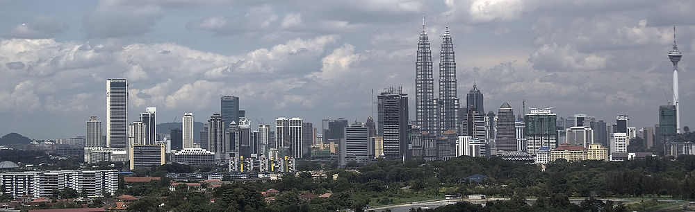 Panorama vido de la urbocentro de Kuala-Lumpuro je julio 2007