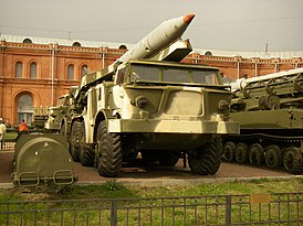 Пусковая установка 9П113 с ракетой 9М21 ракетного комплекса «Луна-М» в Артиллерийском музее, базовое шасси ЗИЛ-135ЛМ
