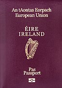 EUパスポートには、加盟国名、国章、公用語で書かれた「欧州連合」の文字が表示されている(写真はアイルランド版）