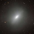 NGC 3610 має певну структуру у формі яскравого диску, що вказує на її нещодавнє утворення