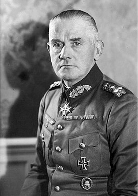 Глава военного ведомства Германии Вернер фон Бломберг
