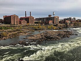 Panorama de centro de Columbus às margens do Rio Chattahoochee