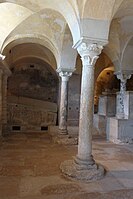 Крипта и саркофаги аббатства в Жуаре