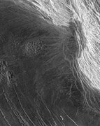 “麦哲伦号”合成孔径雷达获取的金星麦克斯韦山脉上的斯卡迪山图像
