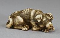 和泉屋友忠作、犬の形をした根付、18世紀末。
