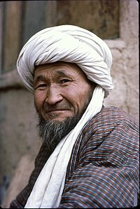 A man wearing Hazara style turban