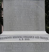 Памятник техасской бригаде перед капитолием Техаса.