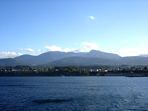 Juan-de-Fuca-Straße mit den Olympic Mountains im Hintergrund von Port Angeles