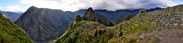 Pogled na Machu Picchu s Huayna Picchua