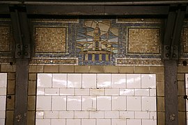 Mosaikfries mit Darstellung des Rathauses. City Hall, BMT Broadway Line