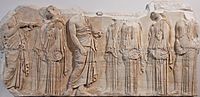 パルテノン神殿のフリーズ（Parthenon Frieze）にある機織りたち。