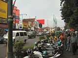 Malioboro, la plés famosa rua de la vela d'Yogyakarta (Îla de Javà)