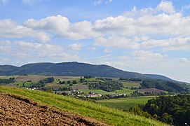 Landschaft des Randen im schweizerischen Teil der Schwäbischen Alb: Der Lange Randen (900 m) zwischen Siblingen und Schleitheim