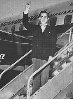 Paul Norrback LaGuardian lentoasemalla New Yorkissa vuonna 1952[1].