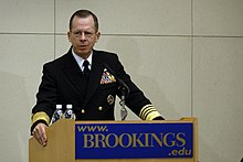 Admirał Michael Mullen przemawiający na wykładzie w Brookings Institution