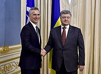 Stoltenberg and Ukrainian President Petro Poroshenko in Kyiv, 10 July 2017