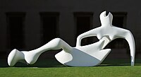 Gigura etzanda, Henry Moore