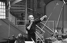 Айрат Ишмуратов дирижирует Лондонским Симфоническим Оркестром во время записи своего Фортепианного концерта, 19ого Апреля 2022 года, Лондон, Великобритания.
