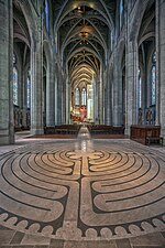 Labyrinth and interior (2018)