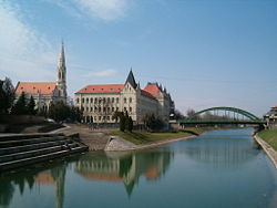 Nagybecskereki látkép, háttérben a református templom, a bíróság és a Kis-híd