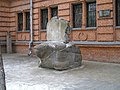 Стела-памятник князю Эсыкую (Дигунаю) — полководцу чжурчжэней, из-под Уссурийска. Сейчас в Хабаровске