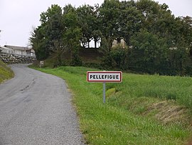 The road into Pellefigue