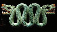 Serpiente con dos cabeces. Mosaicu sobre madera. Cultura azteca (probablemente mixteca), c. 1400–1521