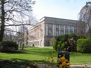 Cung điện Học viện