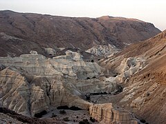 Иудейские горы и Иудейская пустыня, вид со стороны Мёртвого моря.