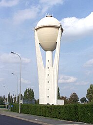 Château d'eau sculpture à La Verrière (Yvelines), France.