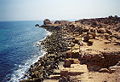 Cost nord de Leptis Magna i ruïnes del far (al fons)