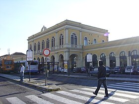 La stazione vista dal terminal dei bus.