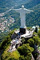 Patung Kristus Penebus di Rio de Janeiro, Brasil, salah satu monumen religius tertinggi di dunia.