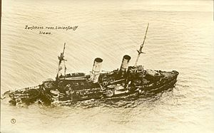 Лежащий на грунте броненосец «Слава», Моонзундский канал, конец 1917 года.
