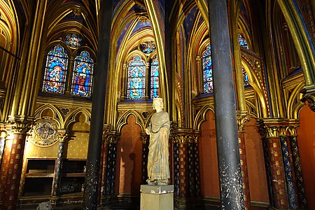 Lower chapel, with statue of Louis IX