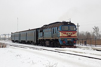 Дизель-поезд ДПЛ1-006 с прицепным головным вагоном и секцией тепловоза 2М62-1001