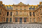 Curtea de Marmură a Palatului de la Versailles, 1680[63]
