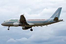 L'Airbus A320 EI-DSA in livrea Alitalia.com