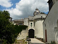 Le portail du château.