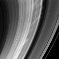 Fòto de la division de Cassini presa en 2009 del costat esclairat dels anèls amb de tascas lumenosas sus l'anèl B.