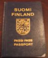 Ennen vuoden 1997 alkua myönnetty Suomen passi. Passi on mitätöity leikkaamalla sen tietolehdestä kulma.